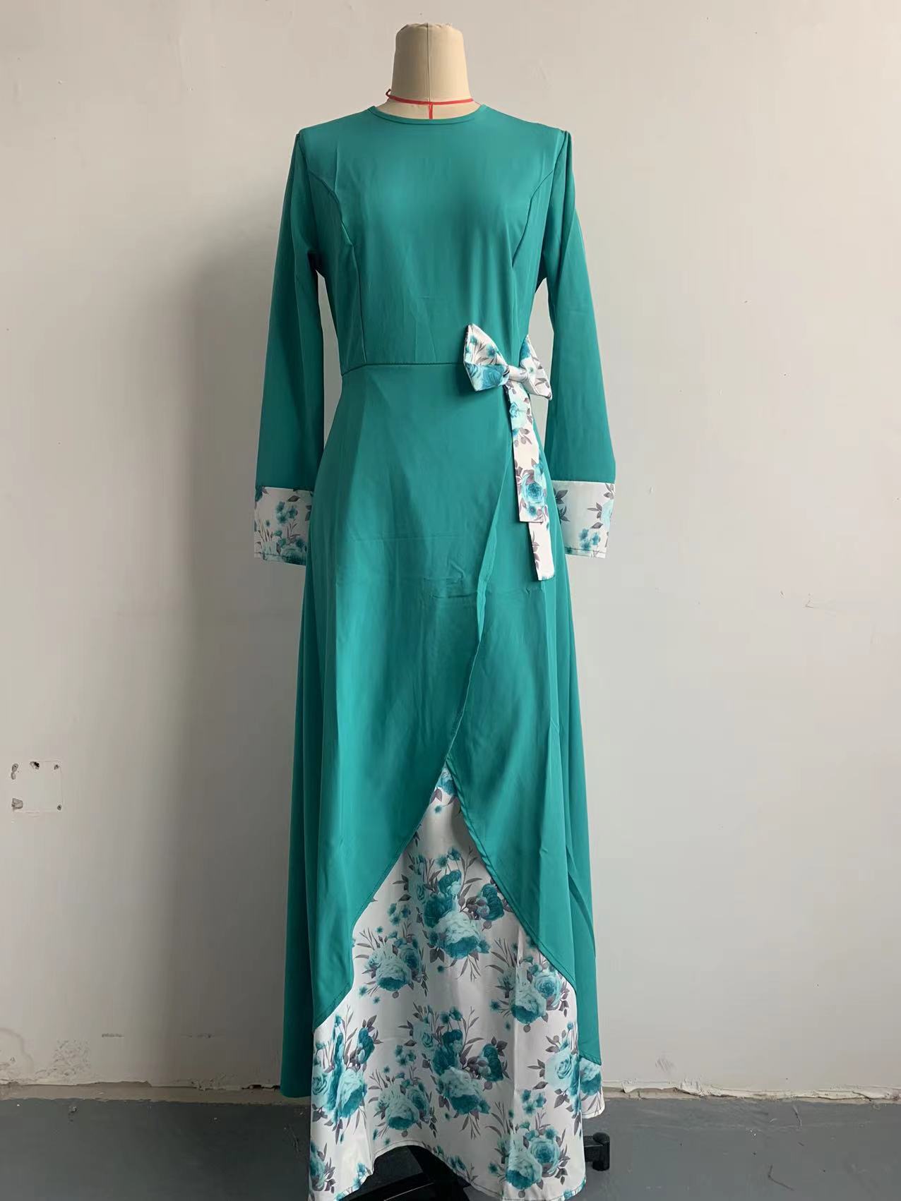 Middle East Women Muslim islamic printing Retro long dress ladies Abaya Muslim women dress factory price shenzhen lily cheng - Image 3