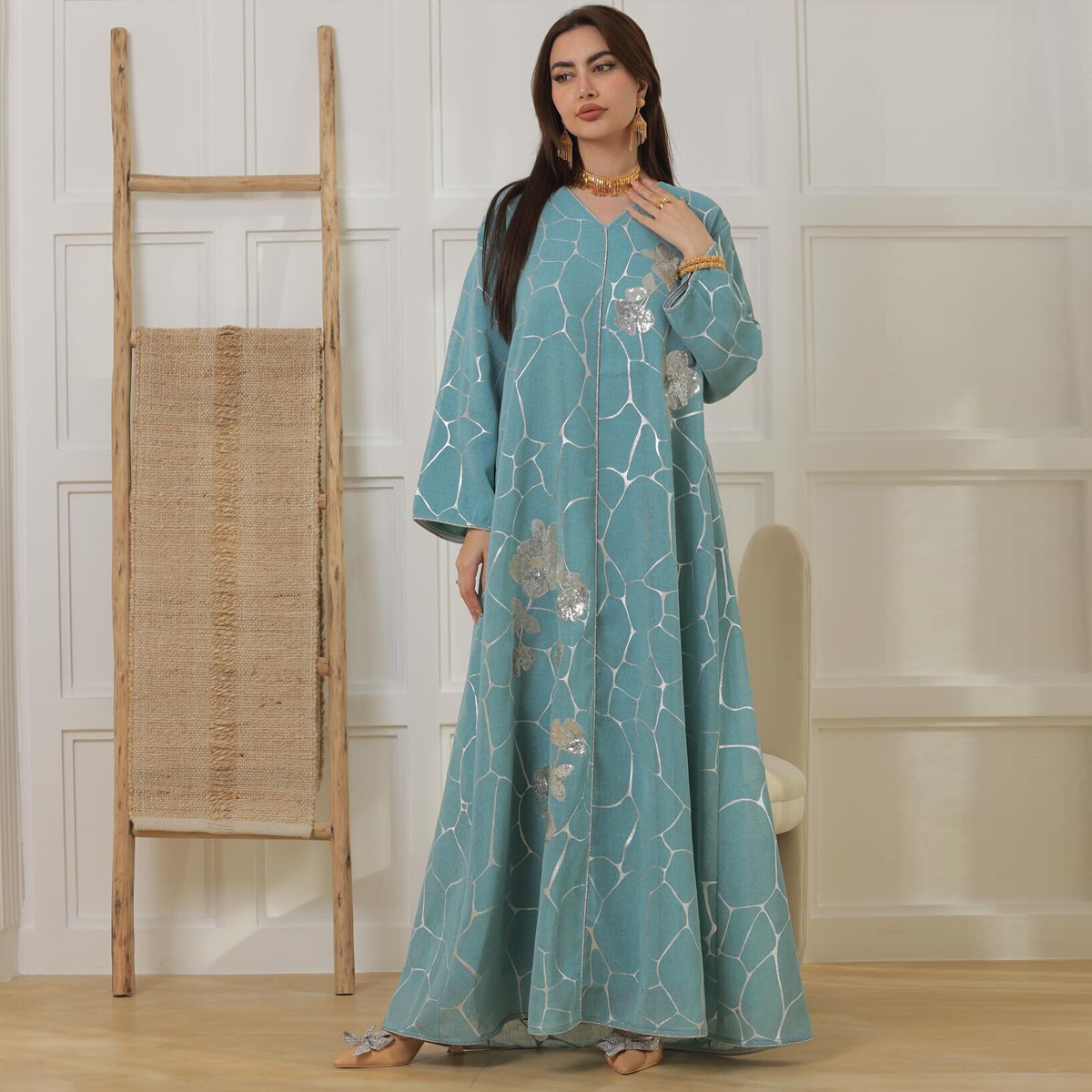 4077 Middle East New Cross-Border Muslim Robe Women's Sequin Appliqué Hot Stamping V-Neck Long-Sleeved Dress - Image 3