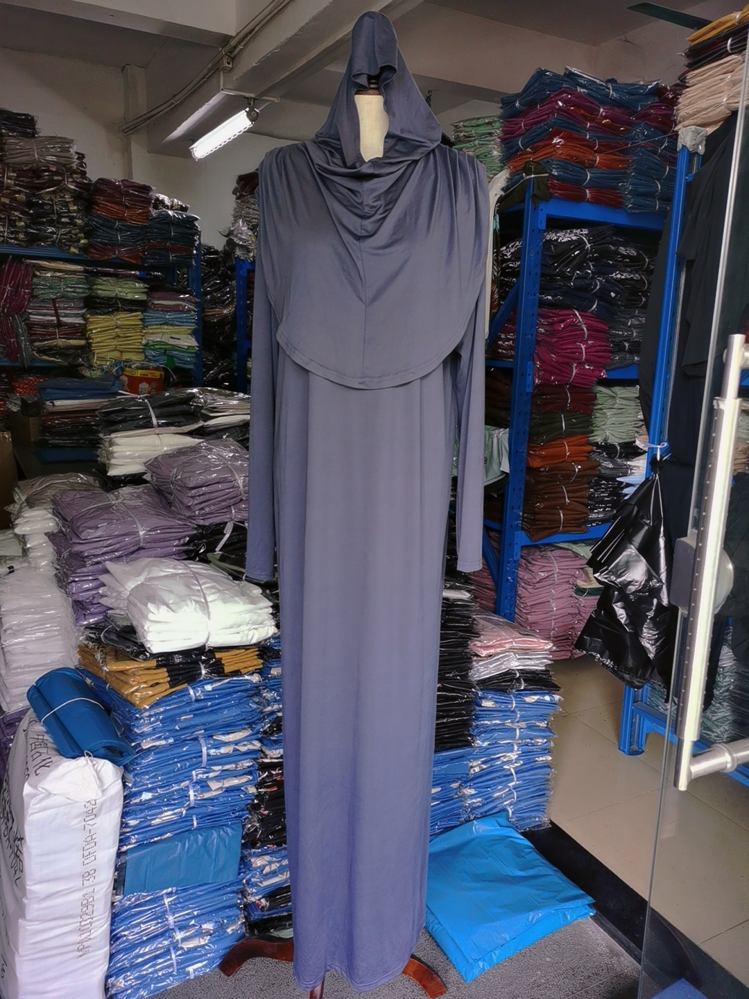 Factory Direct Supply To Iduoduo European And American New Solid Color One-Size-Fits-All Hooded Long Skirt Spliced Dress 21432 - Image 2
