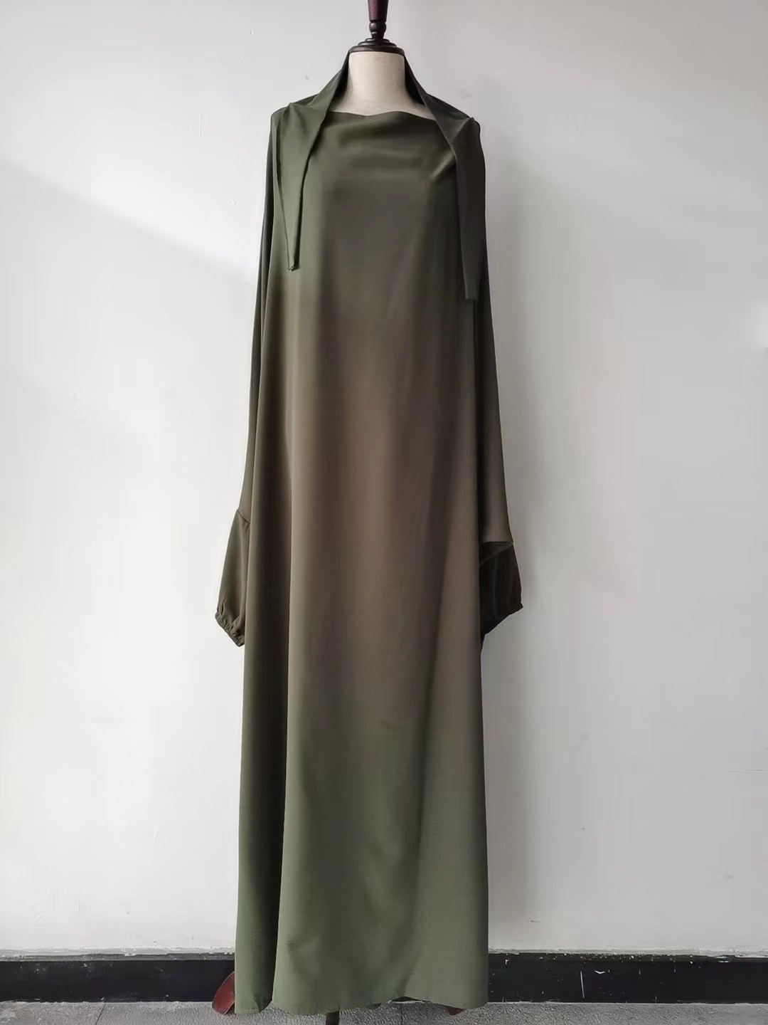 Factory Direct Supply To Iduoduo European And American Fashion Splicing Dress Bat Sleeve Hooded Long Dress For All Seasons 21390 - Image 7
