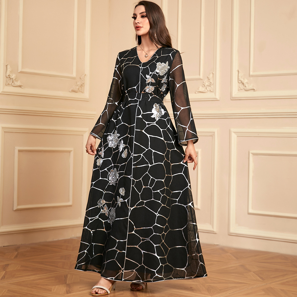 4077 Middle East New Cross-Border Muslim Robe Women's Sequin Appliqué Hot Stamping V-Neck Long-Sleeved Dress - Image 2